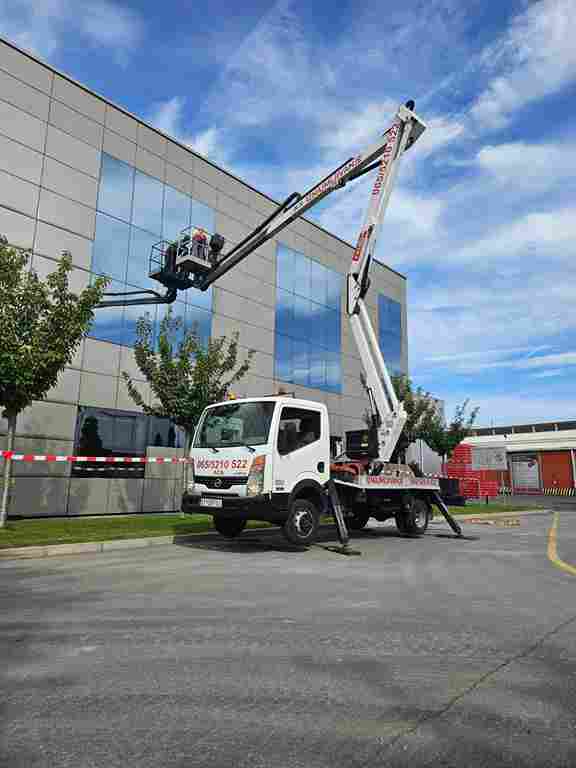 Iznajmljivanje kamiona sa korpom