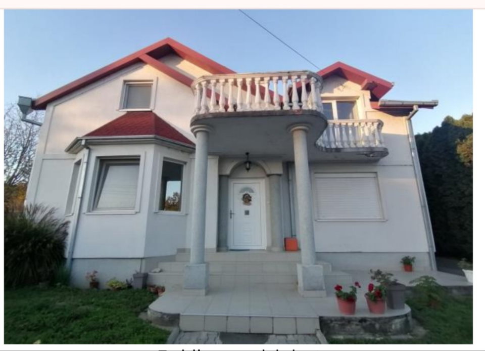 Na prodaju – Prostrana porodična kuća u mirnom delu Beške 