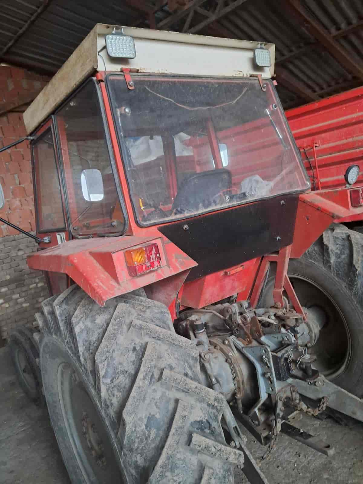 Traktor IMT 560 s 44 motor 1987 god.