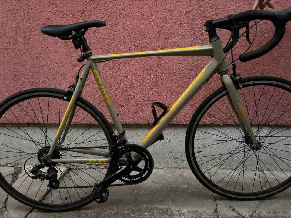 Prodajem drumski-trkački bicikl, u pitanju je Eclipse 4.0 