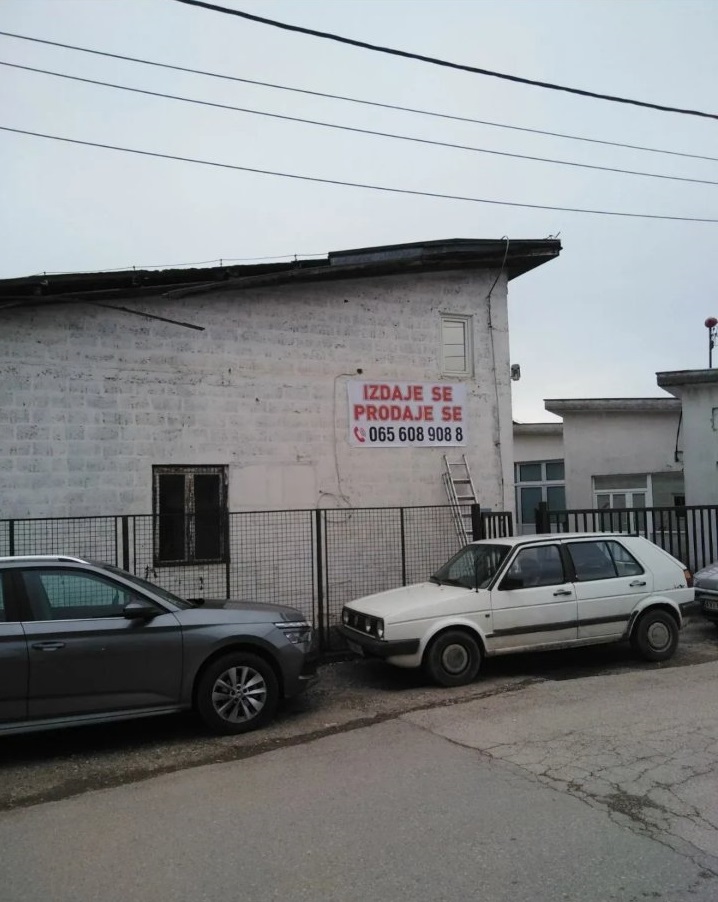 Prodajem ili izdajem halu-Kraljevo