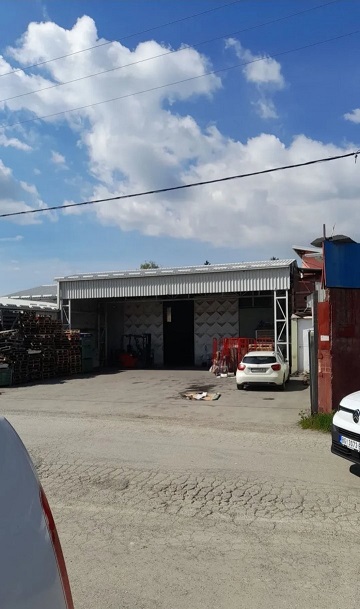 Poslovno -stambeni prostor, hala